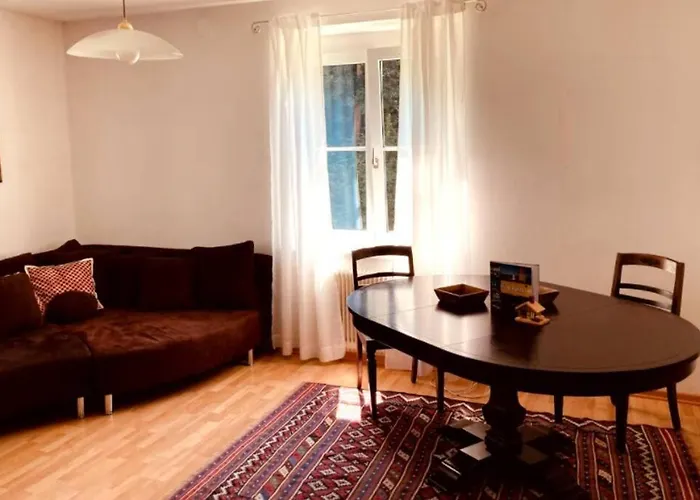 Cozy Close To Town, Castle, And Hiking 아파트 *